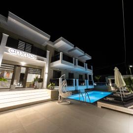 Ammos Luxury Apartments, hotel di Nea Vrasna