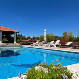 Gorana apartman with swimming pool, hotel v destinácii Jelsa