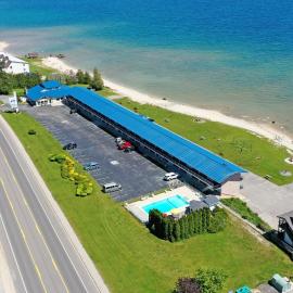 Days Inn & Suites by Wyndham St. Ignace Lakefront, hotell i Saint Ignace
