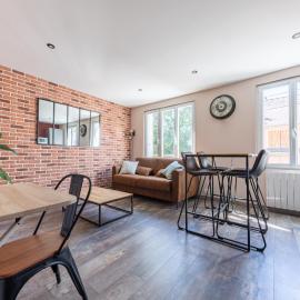 NOUVEAU - Calme - Quartier historique - WiFi - Parking, hotel a Hennebont