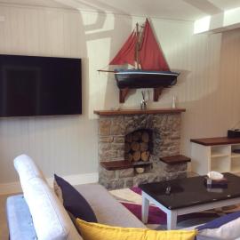 Roundstone Retreats Quayside luxury apt, Hotel in Roundstone