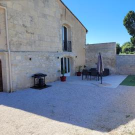 Viesnīca Appartement dans Mas Provencal pilsētā Arla