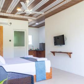 Western sky: Negombo şehrinde bir otel
