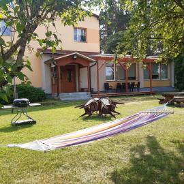 Jõesuu Home Accommodation, hotel din Purtsi