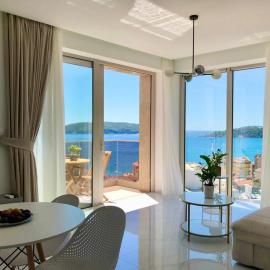 AURA TOWER Apartments by Gaby, hotel in Rafailovici