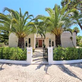 Villa Fati With Pool by Vacationy, hotel in Troia