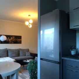 Cozy apartment near the city centre and Emajõgi, free parking, contact-free entrance, hotell i Tartu