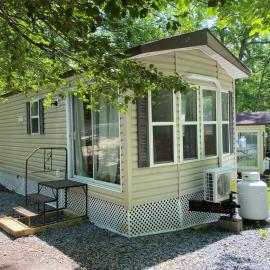The Vintage RV's at Wilderness Presidential Camp Resort by TripForth، فندق في Spotsylvania