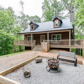 Listen to Chattahoochee RiverSleeps 8Near Helen, hotelli Sautee Nacoocheessa