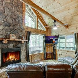 2 Person Jacuzzi Spa w Creekside Firepit