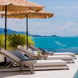 BEACHSIDE VILLA - CLOUD 9 - at BAYSIDE LUXURY VILLAS Samrong Bay Beach, 3 BED 4 BATH, SALT WATER POOL, SEA and SUNSET VIEWS, only 200m walk to the Beach, hotel in Amphoe Koh Samui