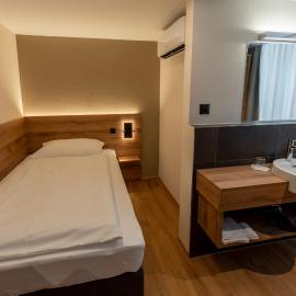 ZIEGELHÜSI Hotel - Self CheckIn, Stettlen bei Bern, hótel í Bern