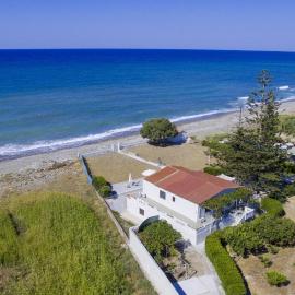 Seafront Villa Eirini, Hotel in Strand Episkopi-Rethymnon