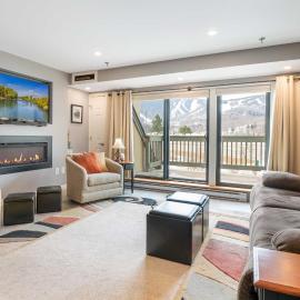 Walk to Lifts & Village! Killington Mountain Condo