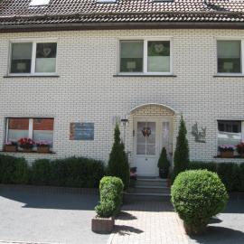 Ferienwohnung Schwarzer Hirsch，韋耶達的飯店