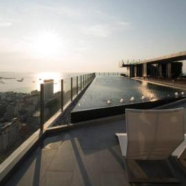 The Base condo center of pattaya rooftop swimming pool, hotel in Pattaya