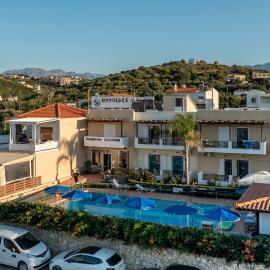 Niriides Hotel Apts Studios, Hotel in Almyrida