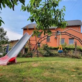 Ferienwohnung Ost - Alte Schule Sachswitz, hotel Greizben