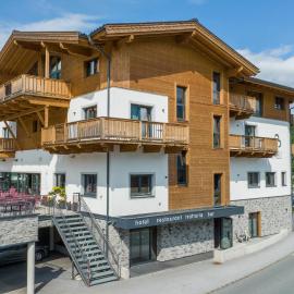 Herz3 Hotel Bar Restaurant Trattoria, hôtel à Hollersbach im Pinzgau