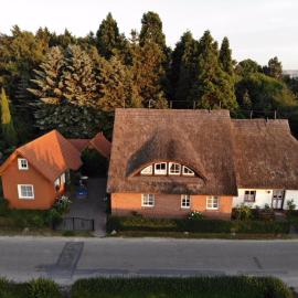 Ferienhaus Boddenhus, hotel in Middelhagen