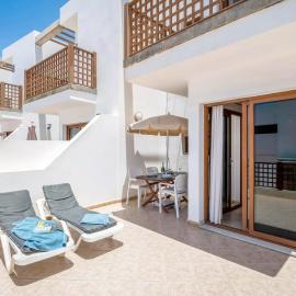 Modern house in Puerto del Carmen، فندق في تياس