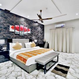 Hotel Kings Heritage Surat