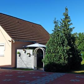 Klimatizált, medencés, jakuzzis nyaraló a Balatonnál!