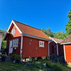 Sjarmerende stabbur, på gårdstun, perfekt for 2, hotel u gradu Kragere