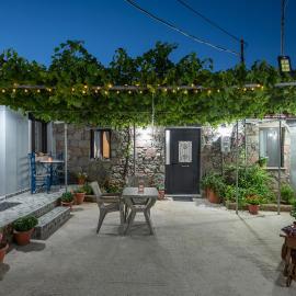 Ρίζες - Rizes: Repanídhion şehrinde bir otel