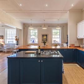 Zonnendal Family Home in charming Kalk Bay