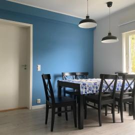Hus på bakken, Hotel in Skaland