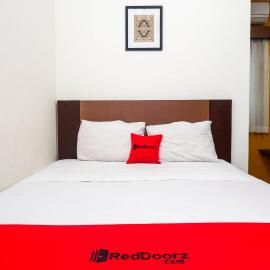 RedDoorz Syariah At Namira Hotel