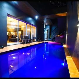 The Black House, hotel di Dulong Bayan