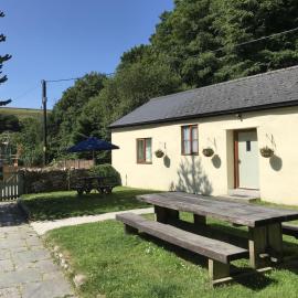 The Exmoor Forest Inn Cottage, hotel v destinaci Simonsbath
