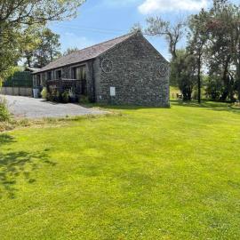 Lake District cottage in one acre gardens off M6, hotel sa Penrith