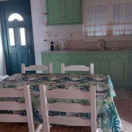 Colorful 2-bedroom house in Gaios, khách sạn ở Gaios