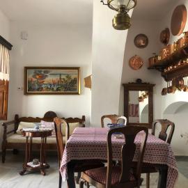 Partarolos Traditional House، فندق في Apeiranthos