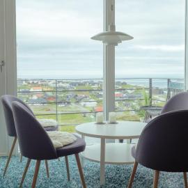 Great 3 BR Loft Apt / Views / Free Parking