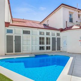 Ground Floor Centrally Located Apt 22 - Smugglers Inn, Hotel in Victor Harbor