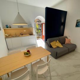Pierrot e la Luna House Salerno Centro – hotel w mieście Salerno