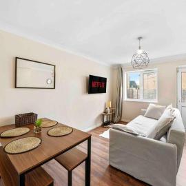 ◑4 Bed Townhouse◑10guests◑ Garden◑Wifi & Netflix◑, hotel in Thamesmead