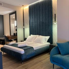 Domus Hotel & Apartments, отель в городе Шенгин