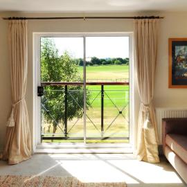 Central Stratford, 3 bedrooms, sleeps 6, easy walk to town, Parking, Self Catering, Great View