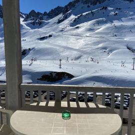 Appartement T2 4 personnes, pied des pistes, parking privé, piscine, hotel a La Mongie