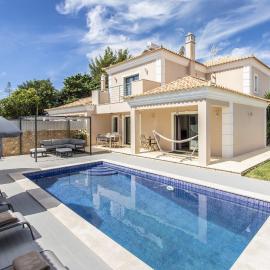 Villa Maya by Algarve Holidays, hotel a Almancil