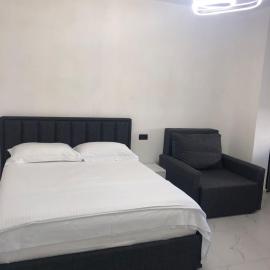 Sunset Luxury Studios, hotel in Radhimë