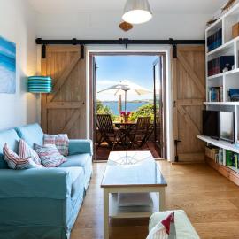 The Old Coastguard Station - Bay Views & Pool Table, hotel in Falmouth