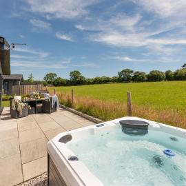 Forget Me Not Lodge - Hot Tub and Free Parking, Hotel in Lifton