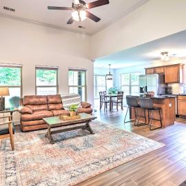 Family-Friendly Calera Getaway w/ Game Room!, hotel in Calera