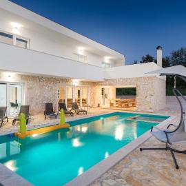 Beautiful Home In Jursici